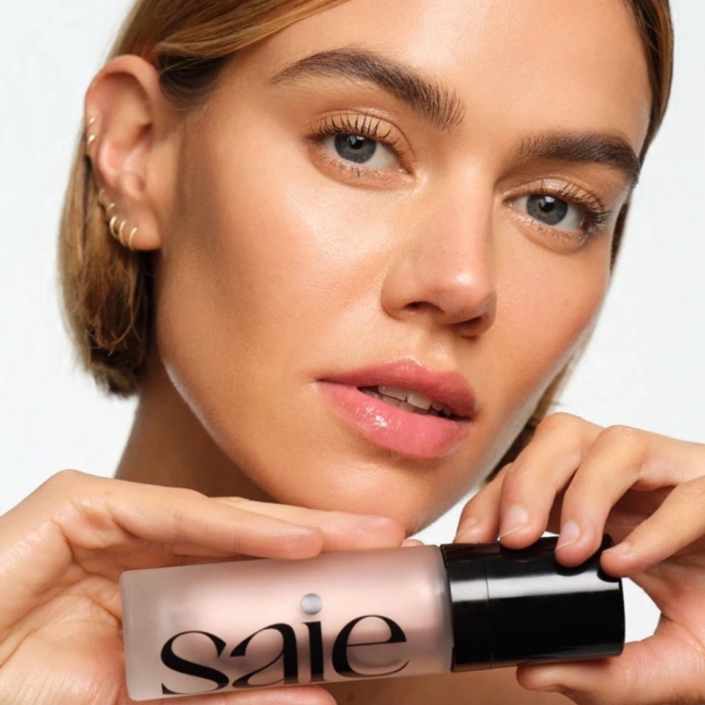 SAIE Glowy Gel Illuminator In RoseGlow Highlighter Warm Beige